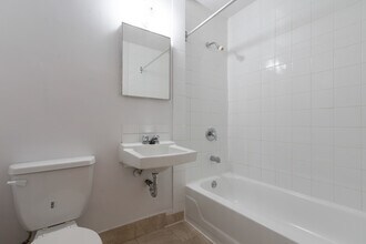 21 Potsdam Rd in Toronto, ON - Building Photo - Building Photo
