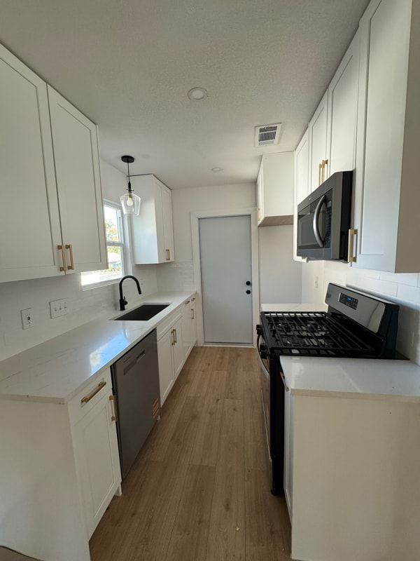 10206 Oak Hollow Cir in Austin, TX - Foto de edificio - Building Photo