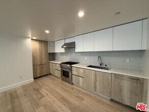 8210 Fountain Ave in West Hollywood, CA - Building Photo - Building Photo