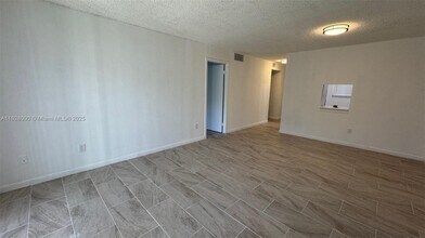 7732 Camino Real in Miami, FL - Building Photo - Building Photo