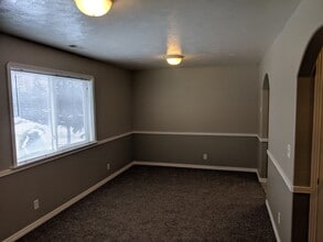 215 W Center St in Sugar City, ID - Building Photo - Building Photo