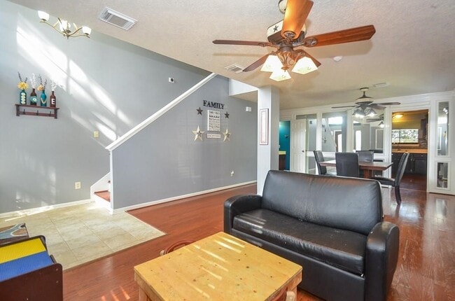 20402 Avery Point Dr