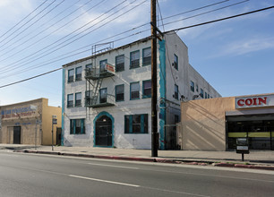 Pico Place in Los Angeles, CA - Building Photo - Building Photo