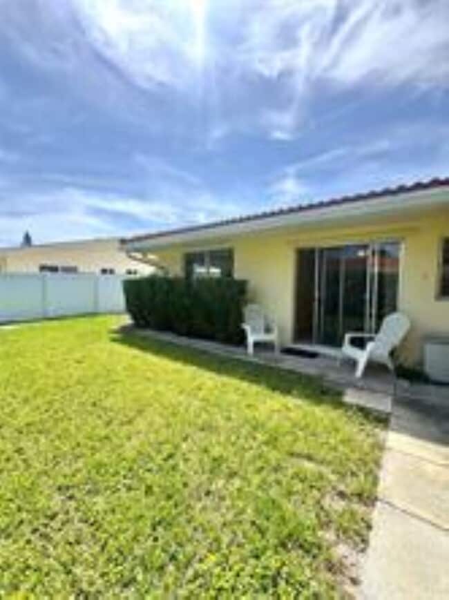 2719 NE 32nd St, Unit 2 in Fort Lauderdale, FL - Building Photo - Building Photo