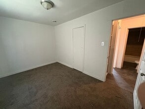 3355 SE Girard St in Topeka, KS - Building Photo - Building Photo