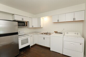 8104 Turner Rd in Norfolk, VA - Building Photo - Building Photo