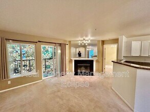 5000 NW Village Park Dr in Issaquah, WA - Building Photo - Building Photo