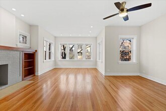 4912 N Washtenaw Ave in Chicago, IL - Foto de edificio - Building Photo