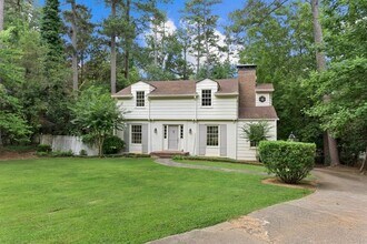 3156 E Wood Valley Rd NW in Atlanta, GA - Foto de edificio - Building Photo