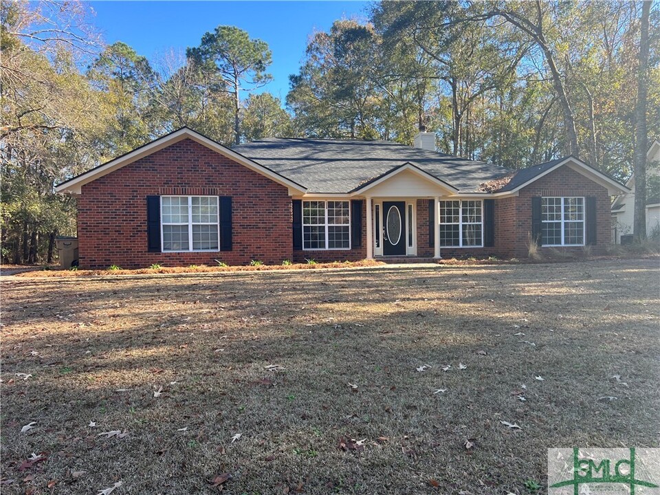 23 Laurenburg Dr in Richmond Hill, GA - Building Photo