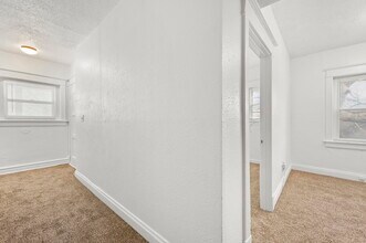 2207 E 24th Ter, Unit B in Kansas City, MO - Foto de edificio - Building Photo