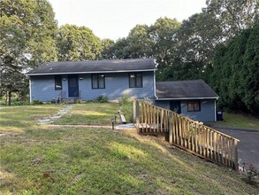 13 Valley Dr in Westerly, RI - Building Photo - Building Photo