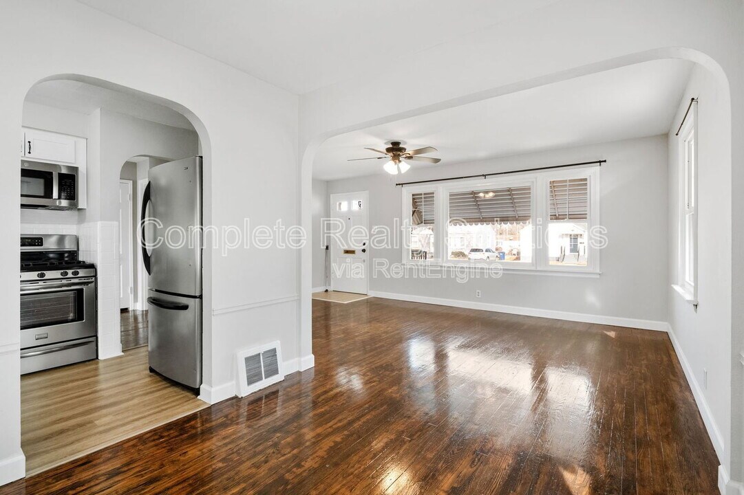 8118 Blanchard Dr in St. Louis, MO - Building Photo
