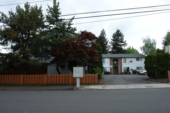 Tranquillity Court in Portland, OR - Foto de edificio - Building Photo