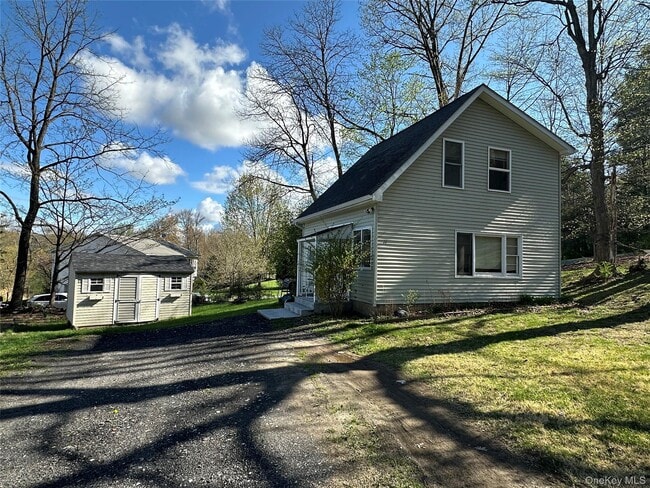 11 Upper Hillman Rd in Warwick, NY - Building Photo - Building Photo