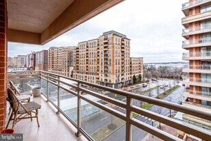 3600 S Glebe Rd in Arlington, VA - Building Photo