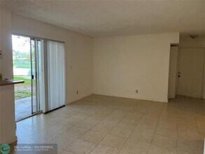 7680 Westwood Dr in Tamarac, FL - Building Photo - Building Photo