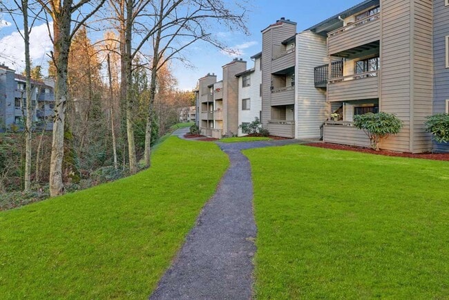 Taluswood Apartments in Mountlake Terrace, WA - Foto de edificio - Building Photo