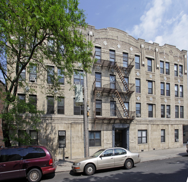 215 Rochester Ave in Brooklyn, NY - Foto de edificio - Building Photo