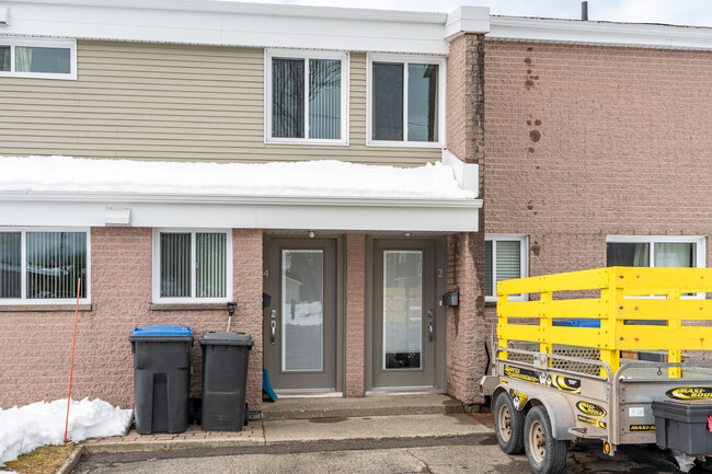 14 Victor-Hugo St in Lévis, QC - Building Photo - Building Photo