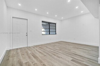 3041 NW 15th St in Miami, FL - Building Photo - Building Photo