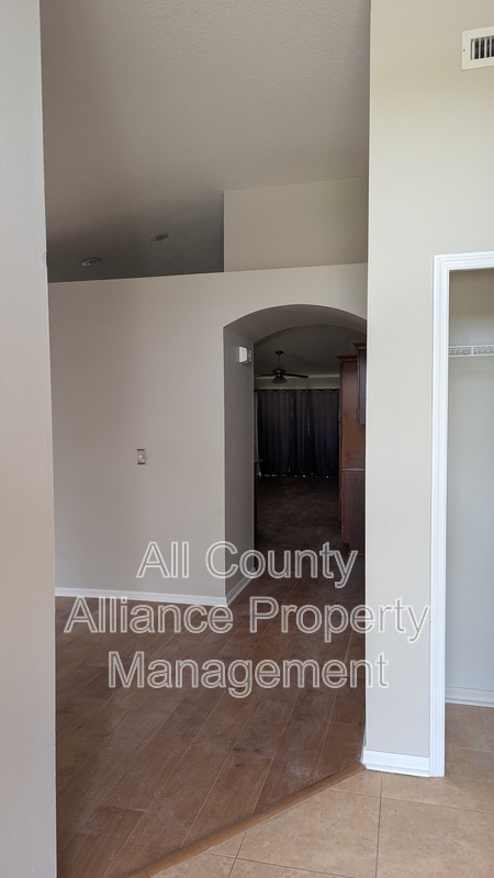 1247 Maximilian Dr in Zephyrhills, FL - Building Photo - Building Photo