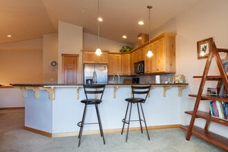 115 Ingram Place in White Salmon, WA - Building Photo - Building Photo