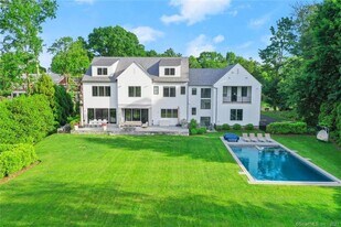 11 Turner Dr in Greenwich, CT - Building Photo