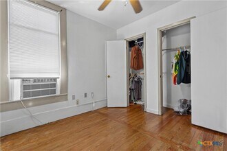 527 W San Antonio St in San Marcos, TX - Building Photo - Building Photo