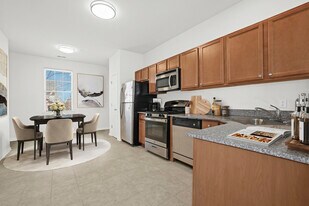 Cedar Manor in Somerset, NJ - Building Photo