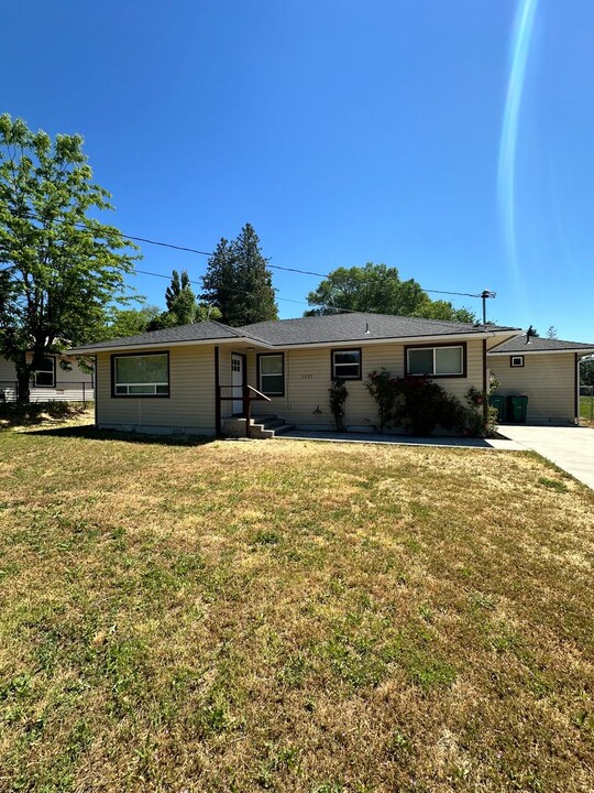 1829 Wiard St in Klamath Falls, OR - Building Photo