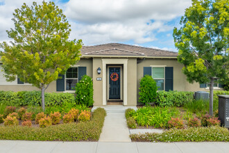 118 Burgess in Irvine, CA - Foto de edificio - Building Photo