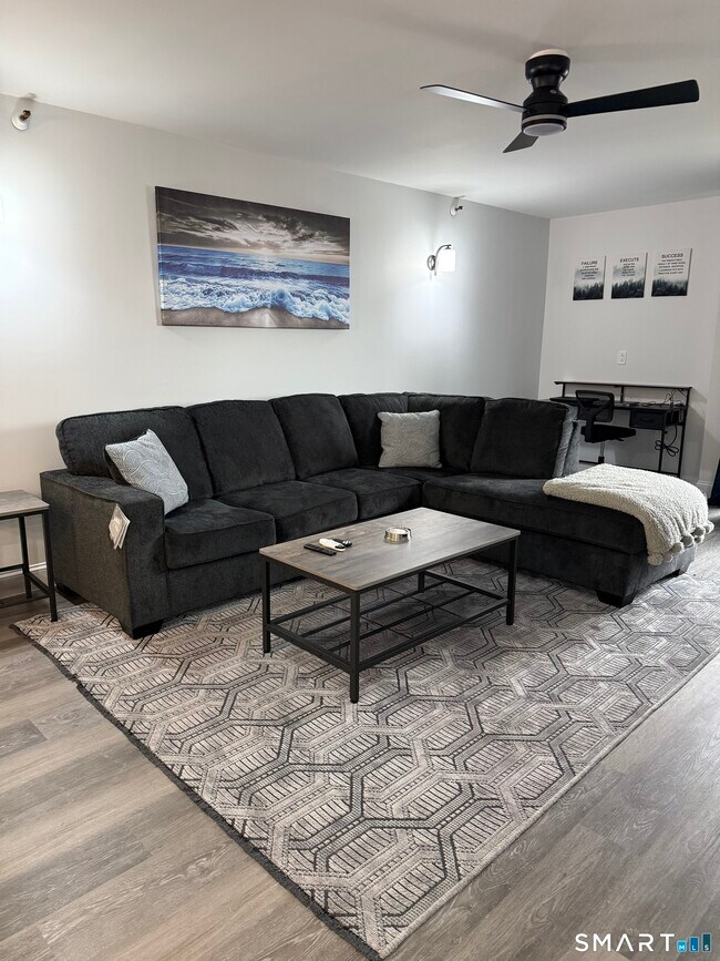 140 Captain Thomas Blvd in West Haven, CT - Building Photo - Building Photo