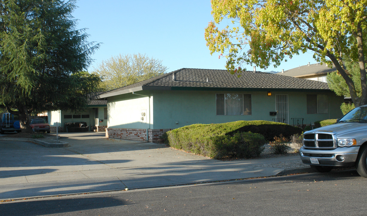 820 El Cerrito Way in Gilroy, CA - Foto de edificio