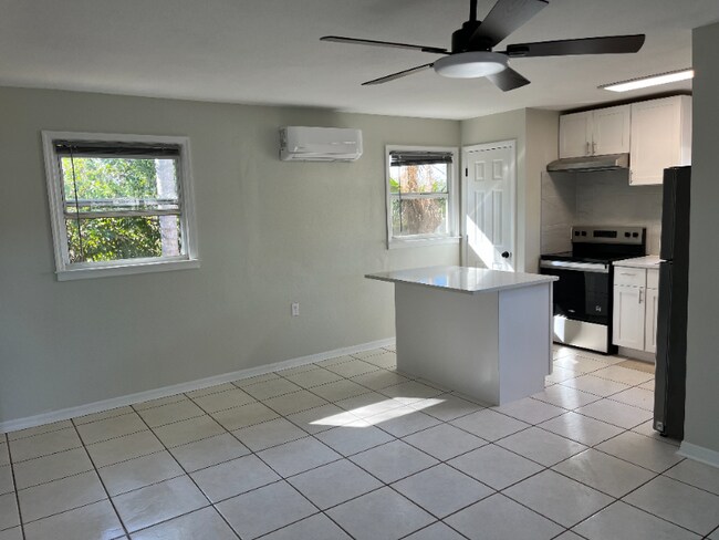 4118 Nelson Ave in Sarasota, FL - Building Photo - Building Photo