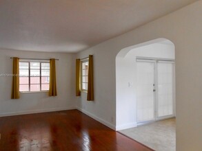 625 South Dr in Miami Springs, FL - Building Photo - Building Photo