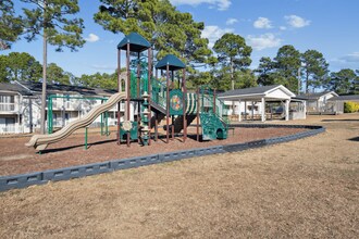 Patriot Point Apartment Homes in Spring Lake, NC - Foto de edificio - Building Photo