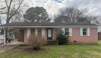 465 Meredith St in Town Creek, AL - Building Photo