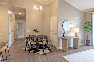 Reserve at Green Luxury Apartments in Akron, OH - Building Photo - Interior Photo