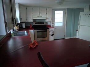 108 Mill Ln in Westbrook, ME - Foto de edificio - Building Photo