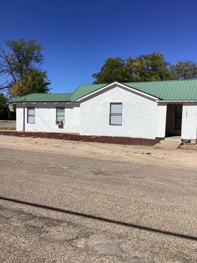 property at 1020 W 3rd St