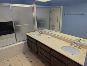 3649 Birdsong Ave in Thousand Oaks, CA - Foto de edificio - Building Photo