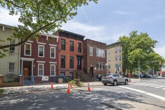 142 Somers Street in Brooklyn, NY - Building Photo - Building Photo