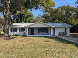 37236 Oak Ln in Umatilla, FL - Building Photo