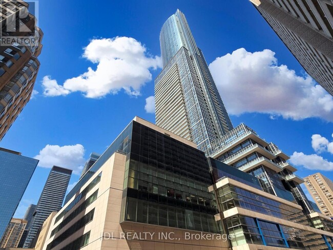 386-3386 Yonge St
