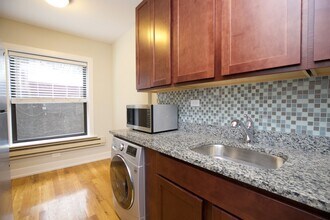 555 W Arlington in Chicago, IL - Building Photo - Building Photo
