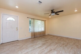 1706 Las Vegas St in Modesto, CA - Building Photo - Building Photo