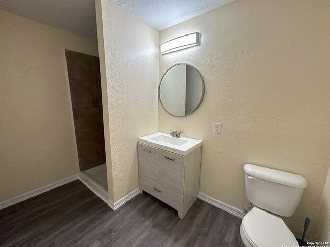 203 Fount St in Pleasanton, TX - Building Photo - Building Photo