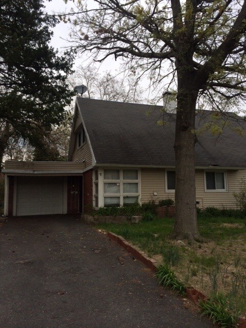 7 Sherwood Ln in Willingboro, NJ - Building Photo