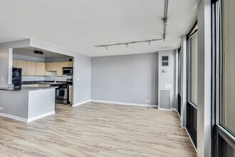 444 W Fullerton Pkwy in Chicago, IL - Building Photo - Building Photo